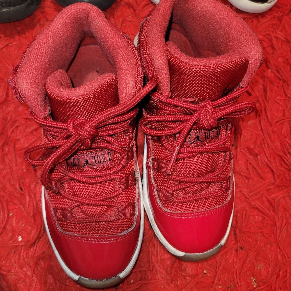 Shoes - Picture 2 of 4